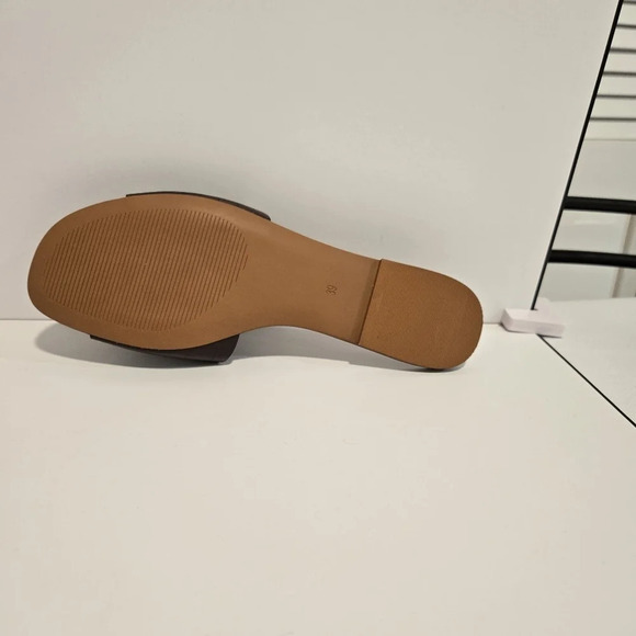 H&M Brown Croc-Embossed Slide Sandals with Buckle - Picture 4 of 11